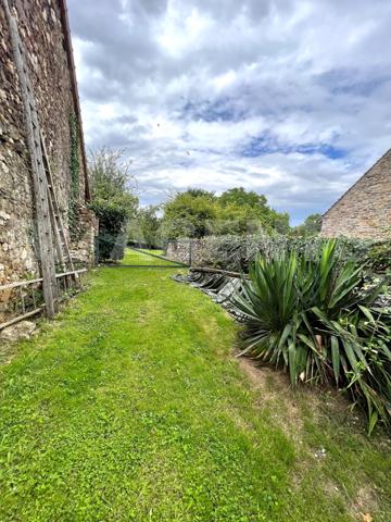 Maison entièrement rénovée avec grange attenante 