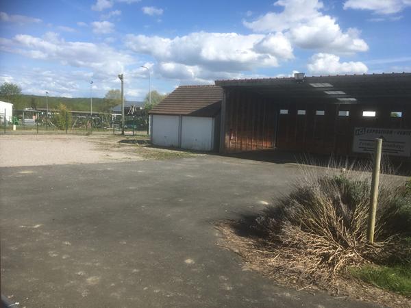 Terrain commercial /artisanal avec bâtiments - Rantigny 3244 m2