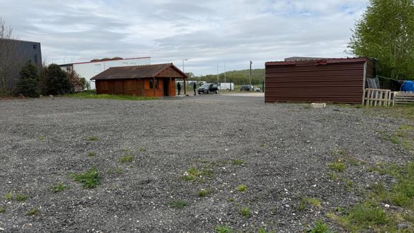 Terrain commercial /artisanal avec bâtiments - Rantigny 3244 m2