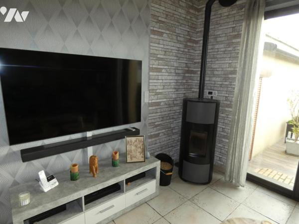 Comines , proche du centre ville , belle maison rénovée trois chambres avec jardin et Garage