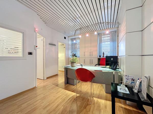 A vendre : bureaux + fond de commerce chirurgien dentiste 13008 Marseille