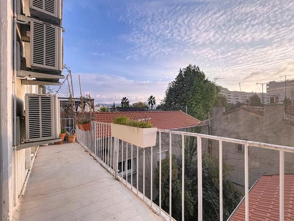 A vendre : bureaux + fond de commerce chirurgien dentiste 13008 Marseille