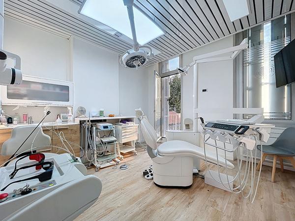 A vendre : bureaux + fond de commerce chirurgien dentiste 13008 Marseille