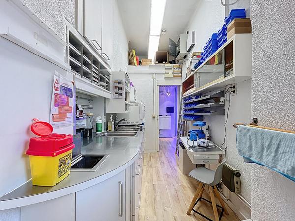 A vendre : bureaux + fond de commerce chirurgien dentiste 13008 Marseille