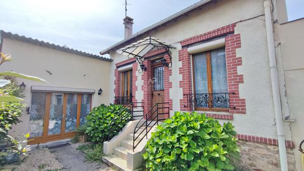 Ermont - Maison avec jardin offrant volumes et beau potentiel ! €335 000 ** - Référence 25-3845