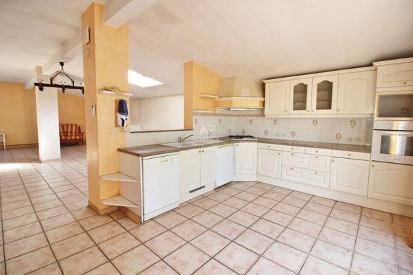 Ermont - Maison avec jardin offrant volumes et beau potentiel ! €335 000 ** - Référence 25-3845