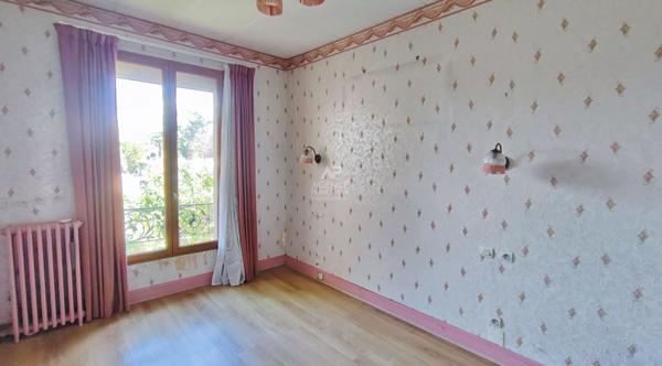 Ermont - Maison avec jardin offrant volumes et beau potentiel ! €335 000 ** - Référence 25-3845