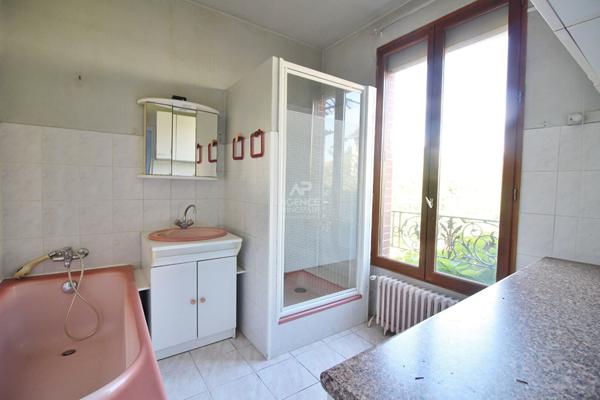 Ermont - Maison avec jardin offrant volumes et beau potentiel ! €335 000 ** - Référence 25-3845