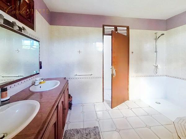 Villa et son T2 avec piscine et jardin paysagé à vendre à SAINT-FRANCOIS  (971)