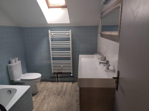 À Saint-Aignan, maison familiale au calme avec garage, parking, petit bois et grand terrain arboré à proximité