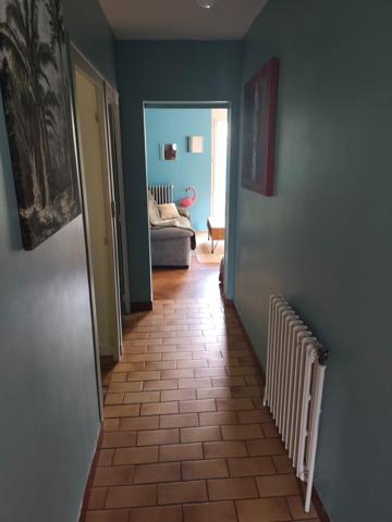 À Saint-Aignan, maison familiale au calme avec garage, parking, petit bois et grand terrain arboré à proximité