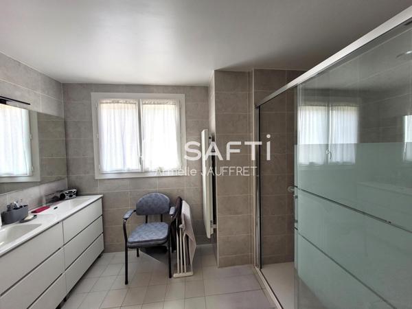 Maison Kaufmann & Broad proximité gare et écoles.