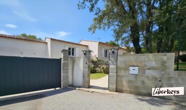  Maison  de  134 m² sur 1200 m² de terrain plat,  clôturé et arboré.                                              