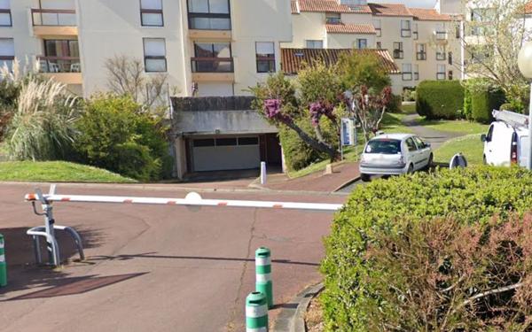 Stationnement à louer    La Rochelle