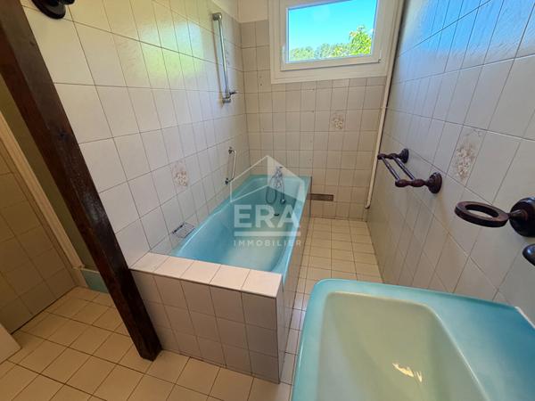 Maison spacieuse de 8 pièces à vendre à Villemoustaussou - Rare sur le marché !