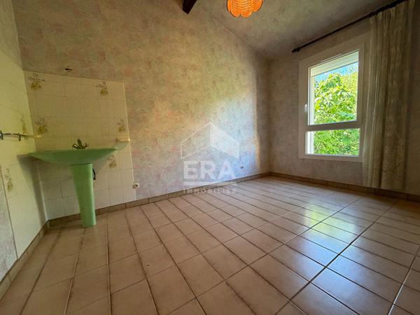 Maison spacieuse de 8 pièces à vendre à Villemoustaussou - Rare sur le marché !