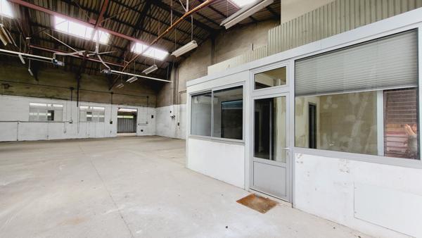 LOCAL IDEALEMENT SITUE ZONE POINTE FERRAND CARCASSONNE