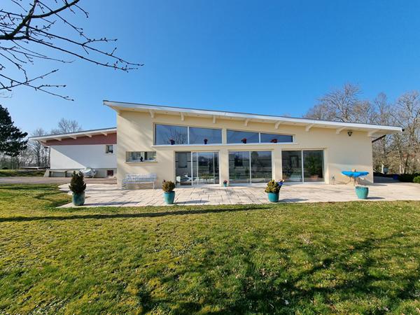 Villa de 10 Pieces sur 1.5 hectares de terrain