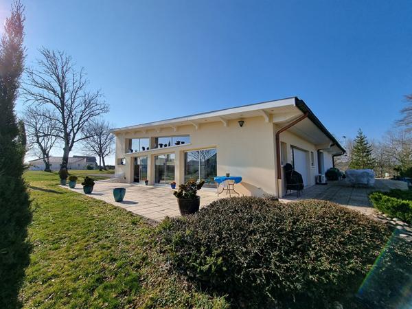 Villa de 10 Pieces sur 1.5 hectares de terrain