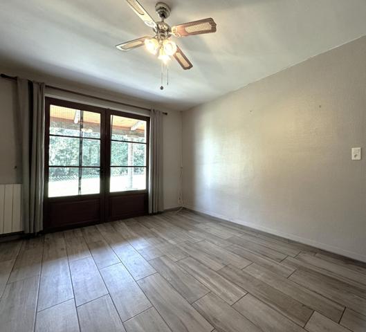 Maison de plain-pied de 100m², jardin et garages