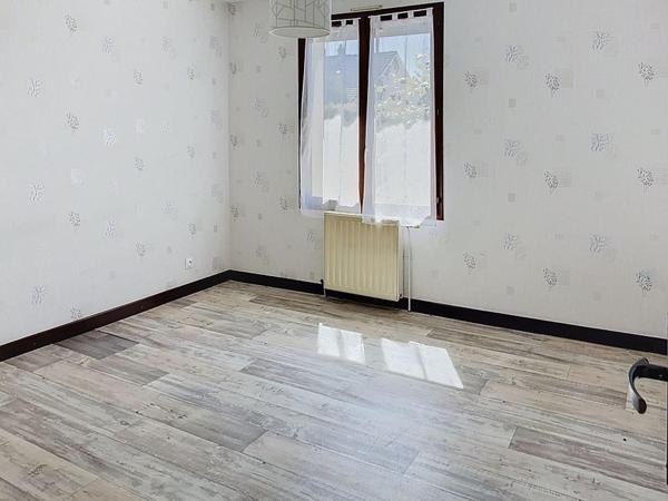 Maison sur sous sol avec vie de plain pied