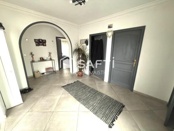 Maison rénovée de 156 m² avec véranda, balcon et parking