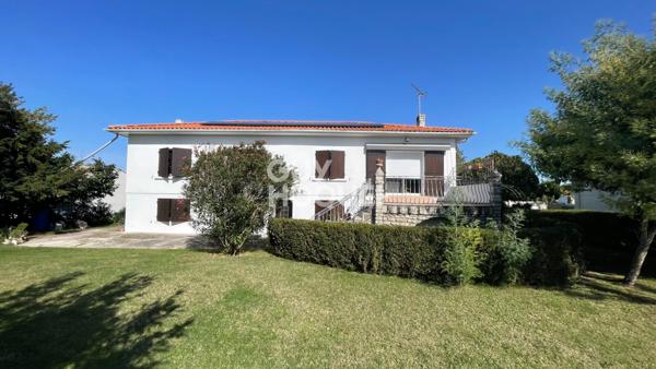 Maison familiale à Sémussac : Confort moderne et cadre verdoyant à deux pas des plages