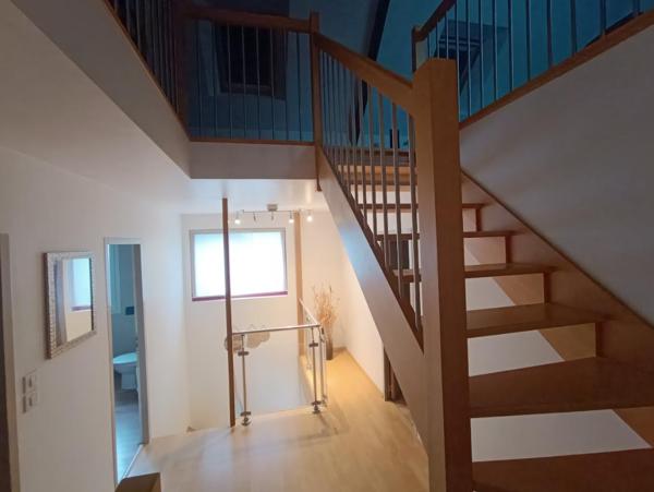 56110 Gourin maison de bourg style Loft avec garage, buanderie, 2 / 3 chambres, beaux espaces