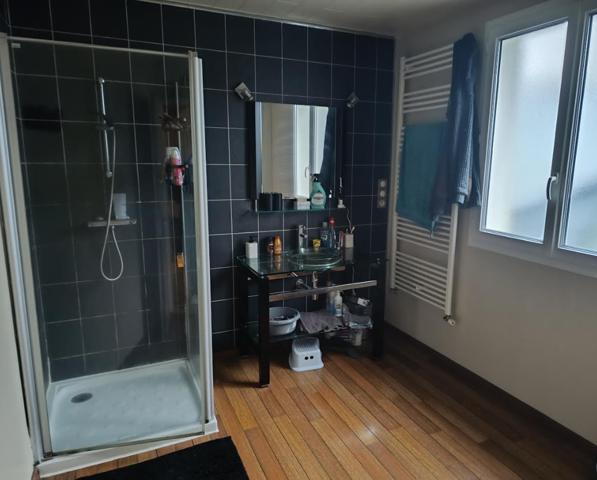 56110 Gourin maison de bourg style Loft avec garage, buanderie, 2 / 3 chambres, beaux espaces