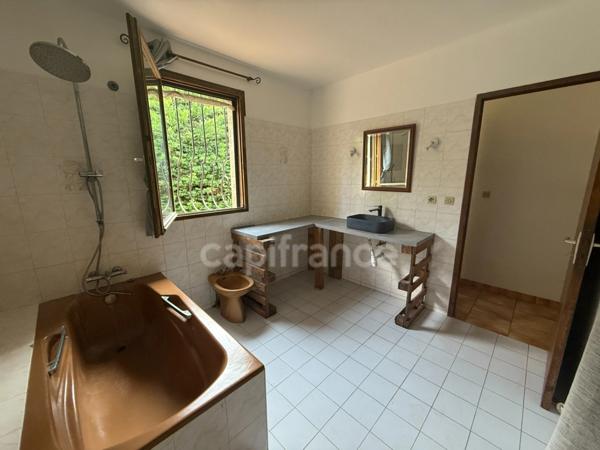 Maison individuelle 155m2. Jardin arboré de 2000m2