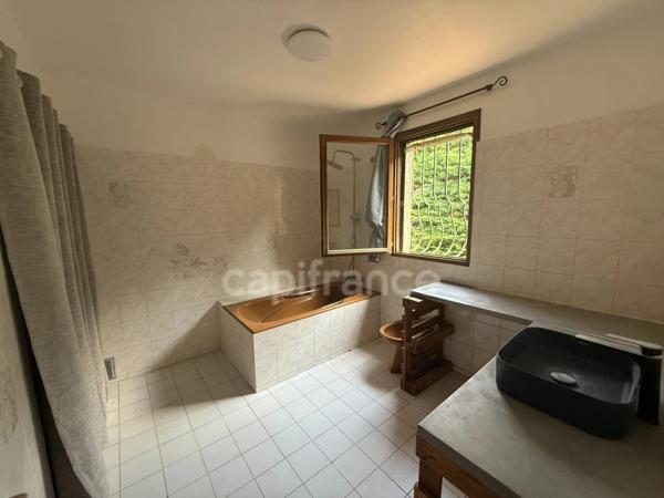 Maison individuelle 155m2. Jardin arboré de 2000m2