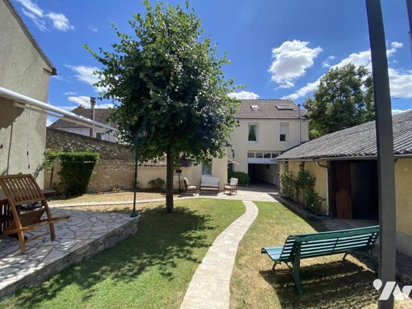 Immeuble de caractère en monopropriété – Deux logements – Dépendances – Terrain de 1 509 m² 