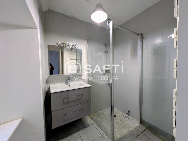 ISSOUDUN, MAISON DE VILLE T2 DE 65M² AVEC STATIONNEMENTS PRIVATIFS