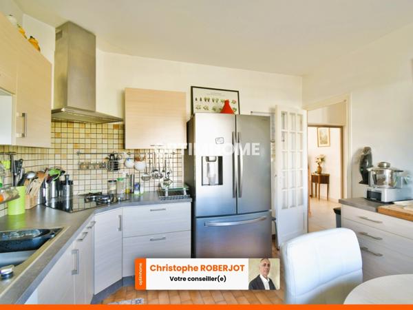 Belle maison de 320m2 au sol sur 1700m2 de terrain clos et piscinable aux portes de Chalon sur Saône