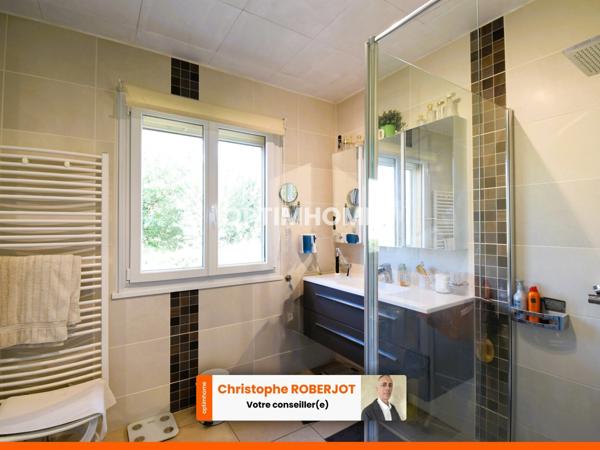 Belle maison de 320m2 au sol sur 1700m2 de terrain clos et piscinable aux portes de Chalon sur Saône