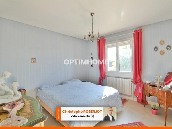 Belle maison de 320m2 au sol sur 1700m2 de terrain clos et piscinable aux portes de Chalon sur Saône