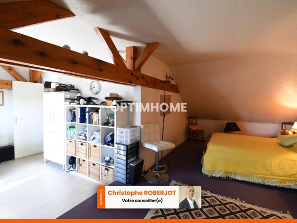 Belle maison de 320m2 au sol sur 1700m2 de terrain clos et piscinable aux portes de Chalon sur Saône