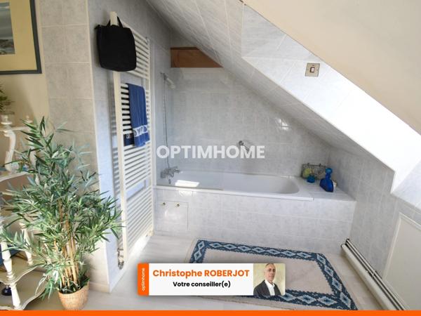 Belle maison de 320m2 au sol sur 1700m2 de terrain clos et piscinable aux portes de Chalon sur Saône