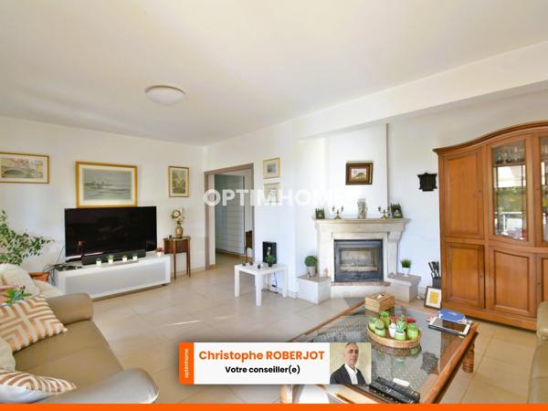 Belle maison de 320m2 au sol sur 1700m2 de terrain clos et piscinable aux portes de Chalon sur Saône