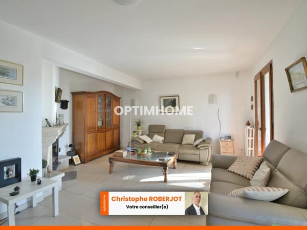 Belle maison de 320m2 au sol sur 1700m2 de terrain clos et piscinable aux portes de Chalon sur Saône