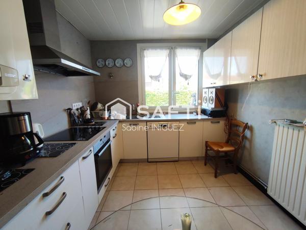 MAISON DE VILLE AVEC GARAGE ET JARDIN