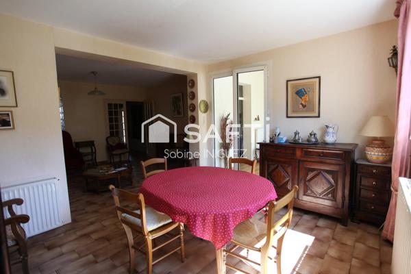 MAISON DE VILLE AVEC GARAGE ET JARDIN