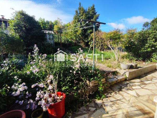 MAISON DE VILLE AVEC GARAGE ET JARDIN