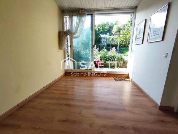 MAISON DE VILLE AVEC GARAGE ET JARDIN