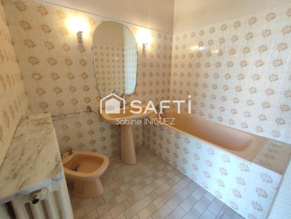 MAISON DE VILLE AVEC GARAGE ET JARDIN