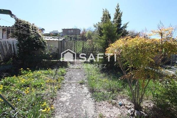 MAISON DE VILLE AVEC GARAGE ET JARDIN