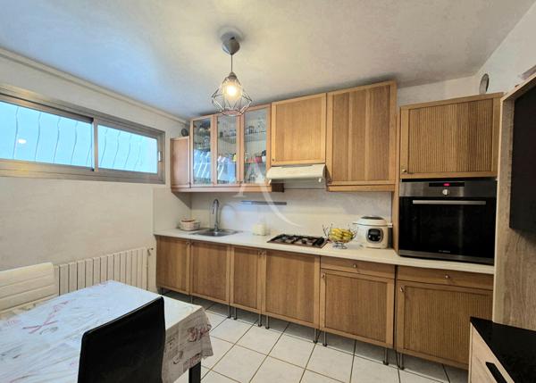 Maison familiale 4 chambres - RER A à 9 min à pied