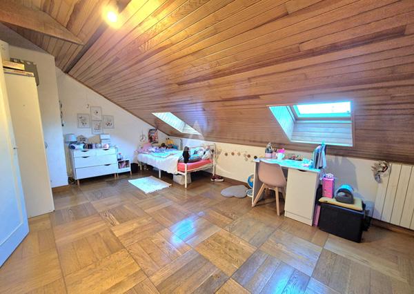 Maison familiale 4 chambres - RER A à 9 min à pied