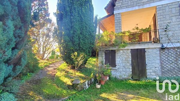 Maison 8 pièces de 190 m² à Neuvic (19160)