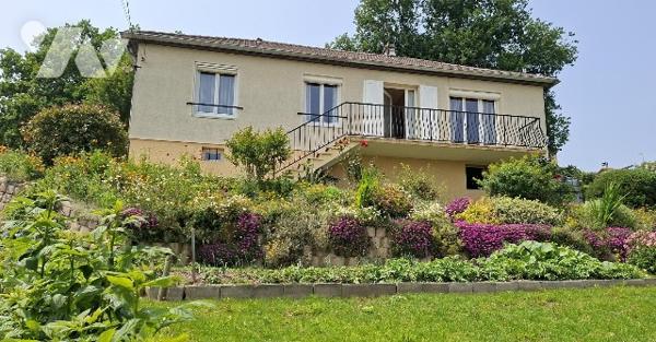 A SORBIERS, une maison individuelle d'environ 84 m2.